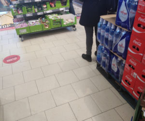 Koronawirus na Śląsku. Olbrzymie kolejki do sklepów w regionie (ZDJĘCIA)