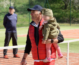Karol Strasburger złowił rybę, dostał rower