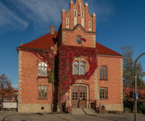 To miasto ma jeden z najpiękniejszych ratuszy w Małopolsce. Jego mieszkańcy od wieków są znani z wielkiej pobożności