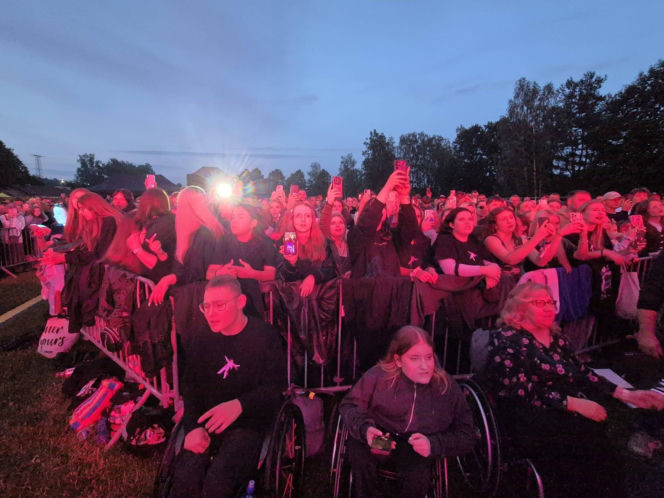 Tłumy na Festiwalu Pod Zaporą w Brodach! Oskar Cyms i „Złoty Gumiak” skradli serca publiczności