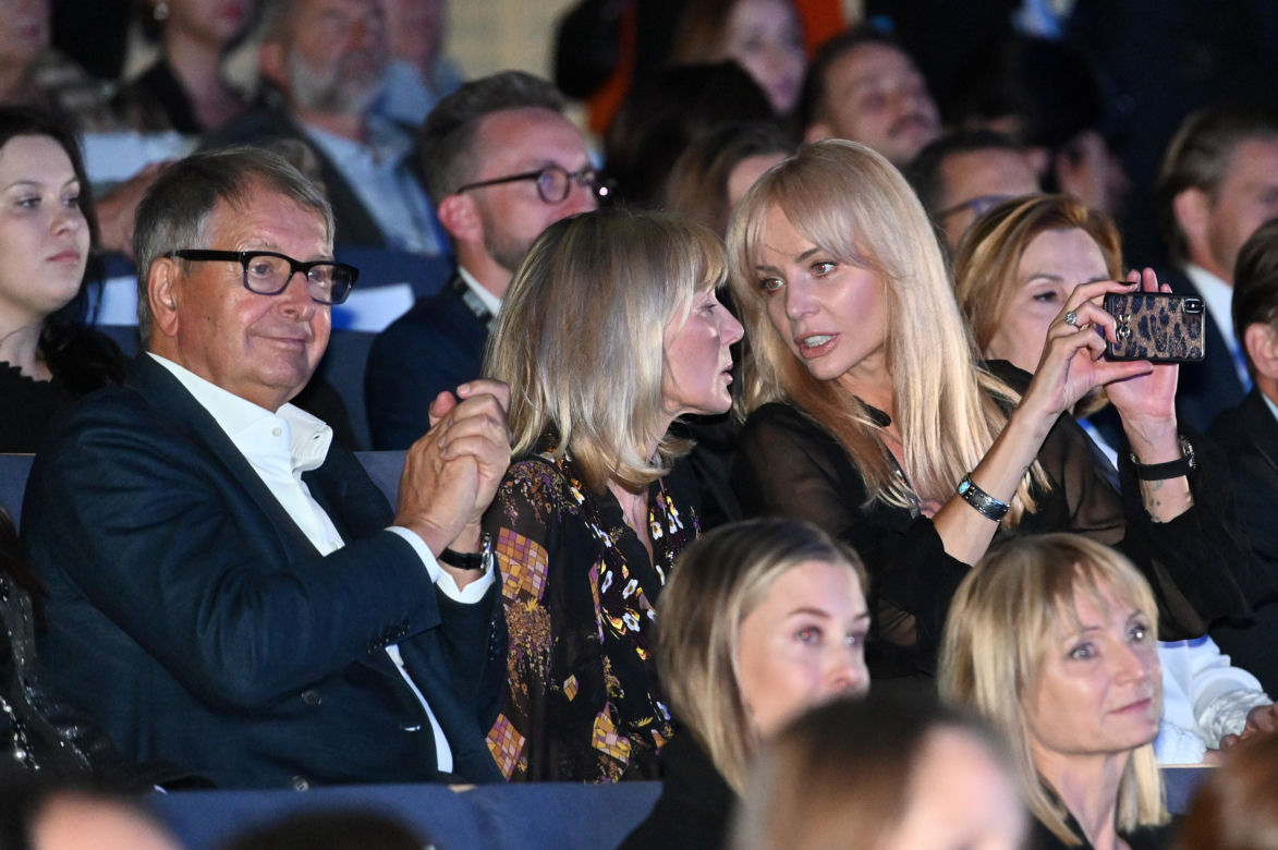 Agnieszka Woźniak-Starak na pokazie filmu zmarłego męża
