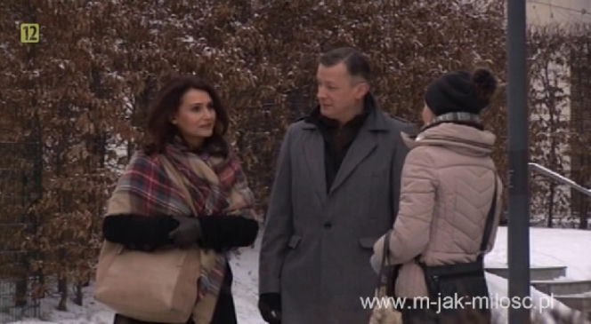 M jak miłość. Janka (Joanna Osyda), Aleksandra (Małgorzata Pieczyńska), Grzegorz (Wojciech Majchrzak)