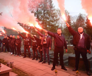 Pogrzeb Jacka Magiery: kibice odpalili race