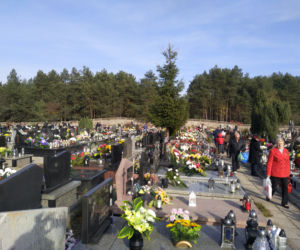 Wszystkich Świętych 2019. Radomianie tłumnie odwiedzili cmentarze [ZDJĘCIA]