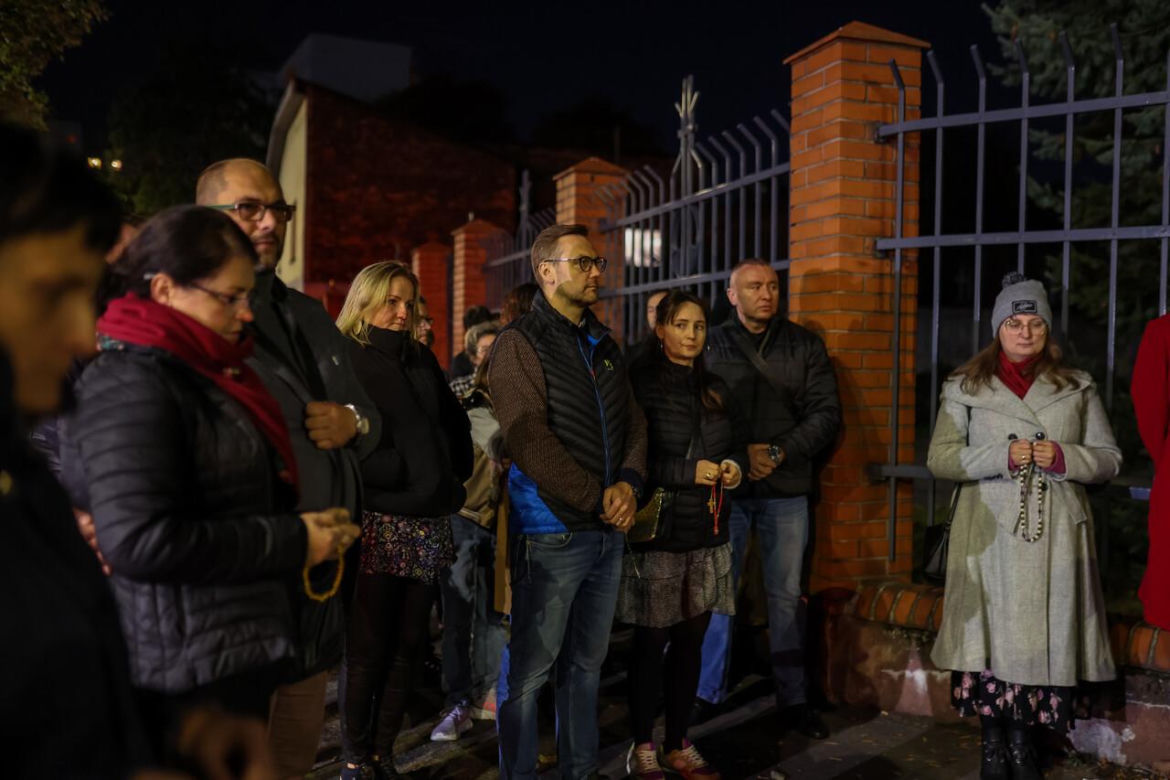 Wierni protestowali pod diecezją sosnowiecką. "To zgorszenie osłabia naszą wiarę"