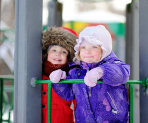 Porównywanie dzieci to częsty błąd rodziców. Może mieć groźne skutki