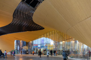 Tak wygląda biblioteka przyszłości. Roboty, 100 tysięcy książek i niezwykła architektura w sercu Europejskiej stolicy 