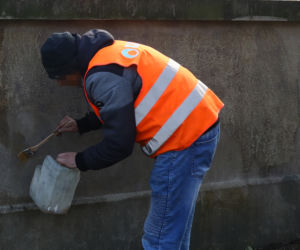 Czyszczą pomnik rodziny Stuhrów
