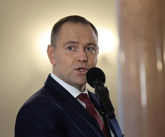 W Pałacu Prezydenckim trwa demontaż Okrągłego Stołu. To nie jest miejsce