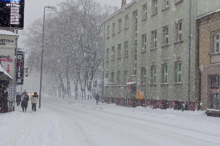 Atak zimy na wybrzeżu. Burze śnieżne, zasypane drogi i alerty IMGW