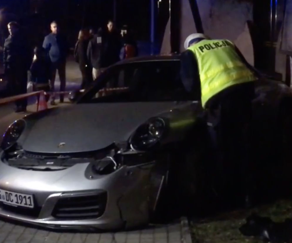 Porsche 911 wjechało w przystanek w Gdańsku. Jest WIDEO z wypadku!