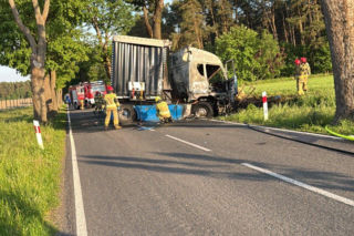 Płonąca ciężarówka i zmiażdżona osobówka. Straszny wypadek koło Świebodzina