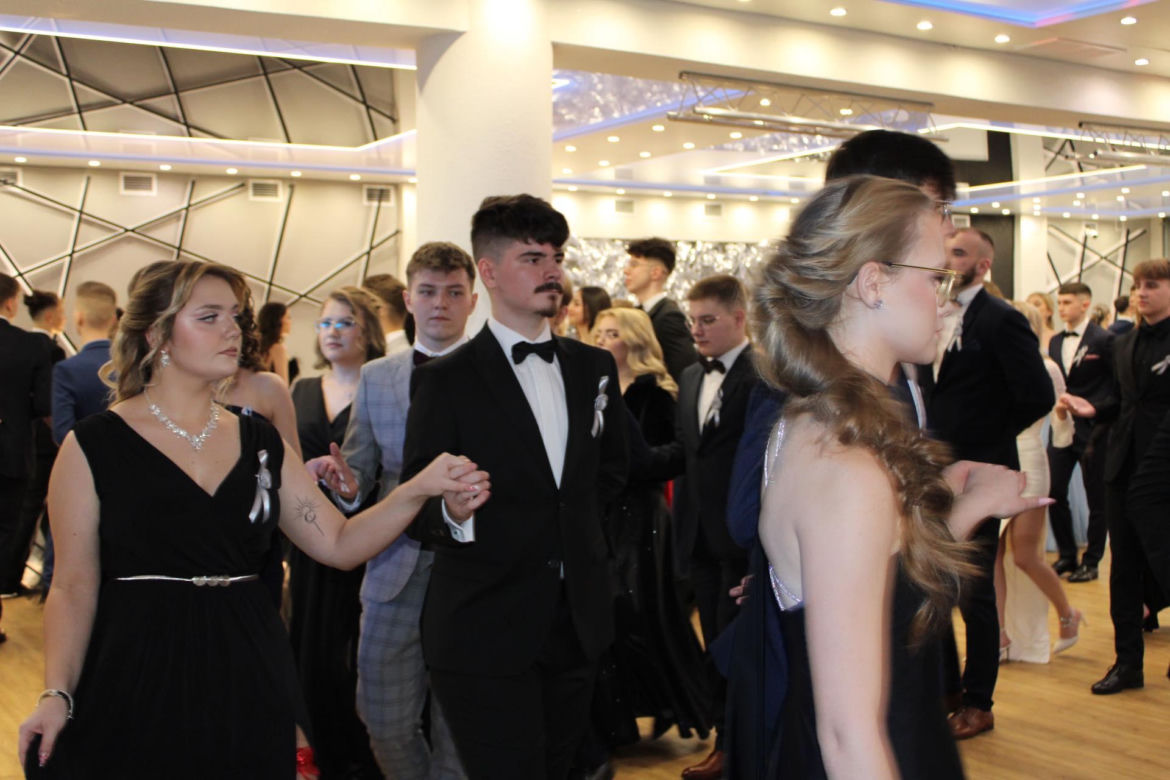 Bal studniówkowy 2024 II Liceum Ogólnokształcącego w Starachowicach