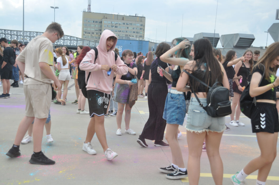 Festiwal kolorów w Kielcach. Szalona zabawa na dachu Galerii Korona
