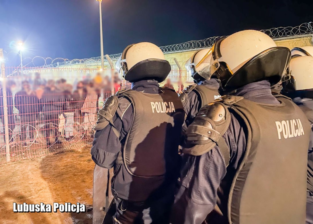 Bunt w strzeżonym ośrodku dla cudzoziemców w Wędrzynie 25.11.2021