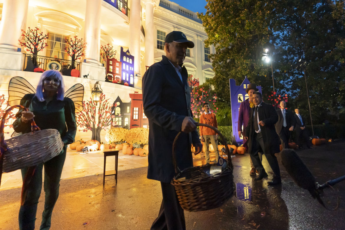 Pierwsza dama przebrała się na Halloween! Miała skrzydła i perukę. Jak wyglądała?