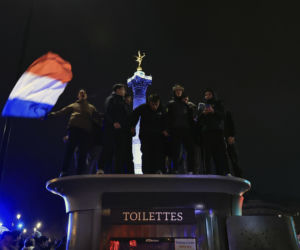 Paryż po meczu Francja Maroko podczas mistrzostw świata FIFA Katar 2022