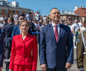 Marta Nawrocka olśniła na uroczystościach. Jeden element stroju sprawił, że wszystkie oczy zwróciły się na nią