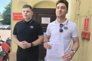 Młodzież Wszechpolska protestuje w Lesznie. Chodzi o transkrypcję zagranicznych aktów małżeństw jednopłciowych