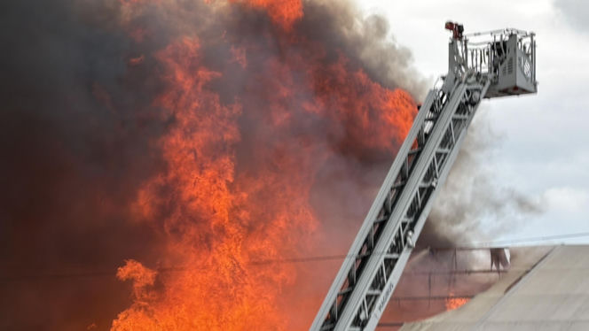 Potężny pożar w Czosnowie