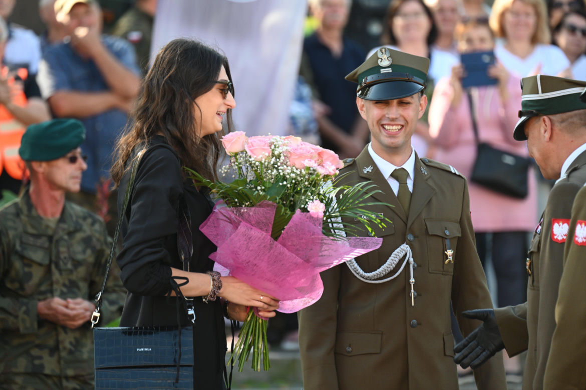 Niezwykła promocja podoficerska w Gołdapi. Uroczystość zakończyła się… oświadczynami [ZDJĘCIA]