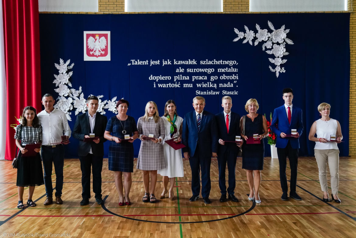 Początek nowego roku szkolnego w Białymstoku. Naukę rozpoczęło 39 tys. dzieci i młodzieży
