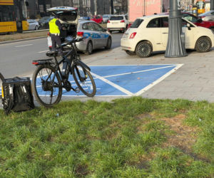 Lądowanie śmigłowca LPR w centrum Warszawy