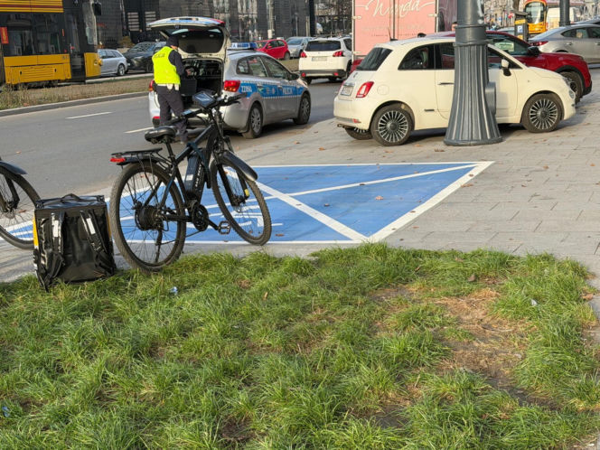 Lądowanie śmigłowca LPR w centrum Warszawy
