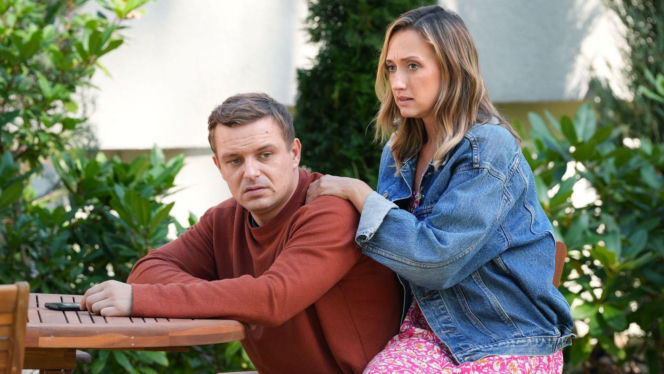 Barwy szczęścia odc. 3324. Asia Sokalska (Anna Gzyra), Hubert (Marek Molak)