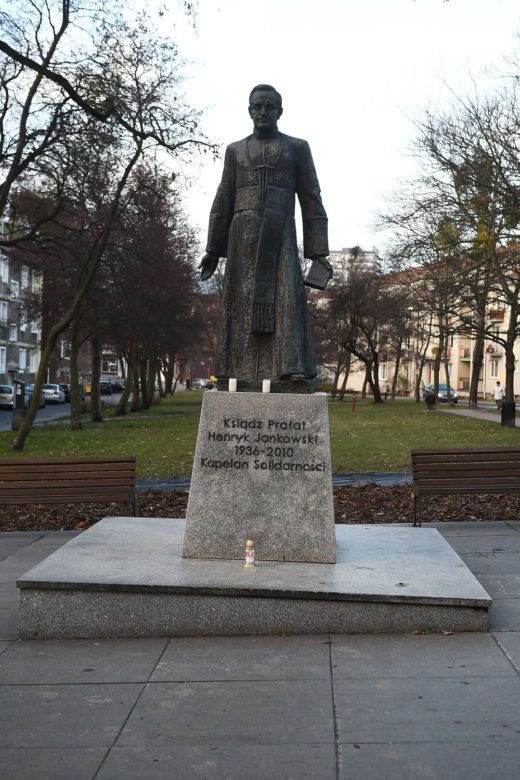 Prokuratura kryła prałata Jankowskiego?