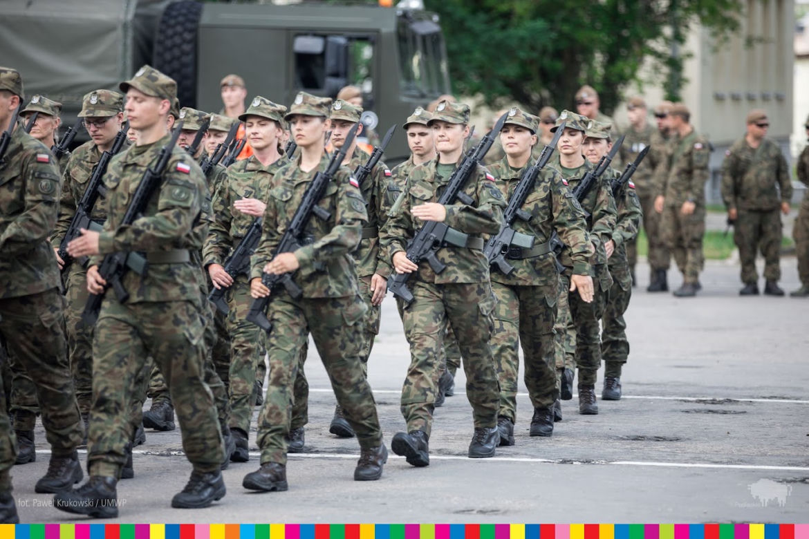 "Wakacje z WOT". Nowi Terytorialsi z Podlasia złożyli przysięgę w Białymstoku [ZDJĘCIA]