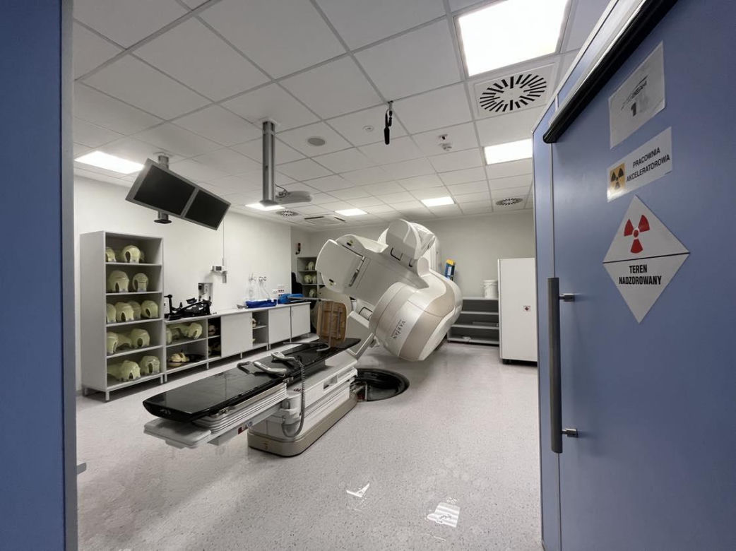 Zalane pomieszczenia w UCK w Gdańsku. Zakład Radioterapii Kliniki Onkologii i Radioterapii
