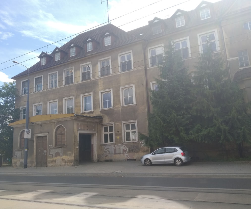 Warszawska budynek po szpitalu