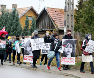 Pierwsze damy Jolanta Kwaśniewska i Anna Komorowska w Michałowie. Wzięły udział w akcji Matki na granicę