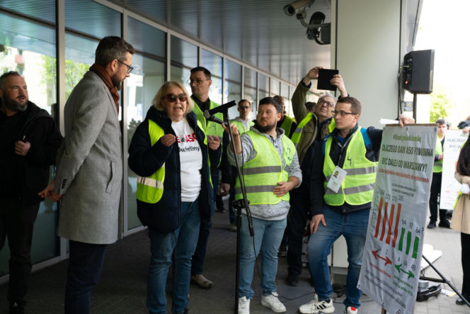 Dramat setek rodzin pod Warszawą! Nowa autostrada zburzy ich domy?! „Żyjemy na bombie”