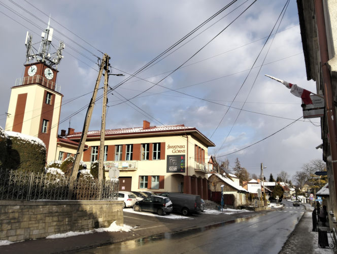 To jedno z najpiękniejszych miast w województwie małopolskim. Kiedyś było wsią, której mieszkańcy służyli księżom z Krakowa