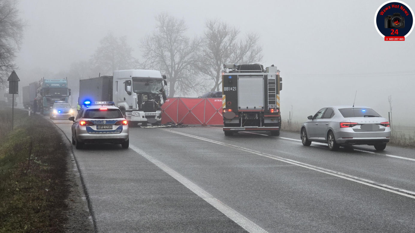 Czołowe zderzenie busa z tirem na DK50! Są ranni, jedna osoba nie żyje