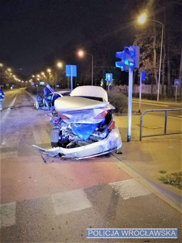 Pijany 24-letni Ukrainiec w BMW spowodował wypadek 