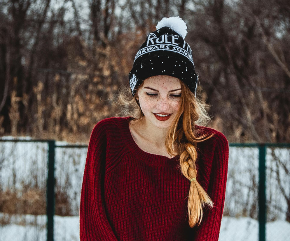 Te fryzury są idealne do noszenia z czapką