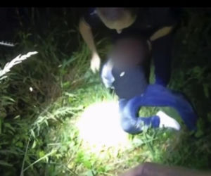 Pijany i agresywny kierowca uciekał przed policją. Szalony nocny pościg zakończył się w zaroślach