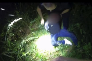 Pijany i agresywny kierowca uciekał przed policją. Szalony nocny pościg zakończył się w zaroślach