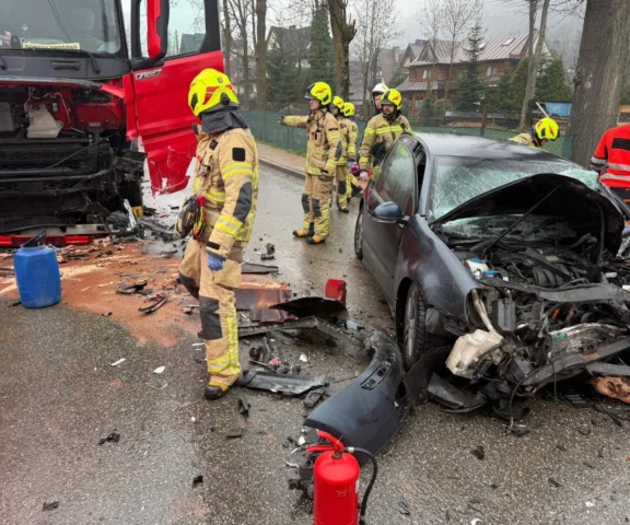 Kraksa osobówki z ciężarówką. Nie żyje mężczyzna