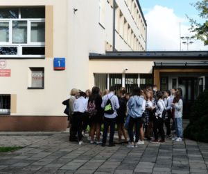 Uczniowie wrócili do szkoły. Brakuje nawet dwóch tys. nauczycieli 