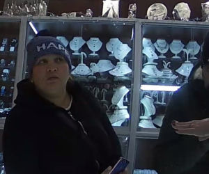 Białystok. Złodzieje w centrum handlowym. Szuka ich policja