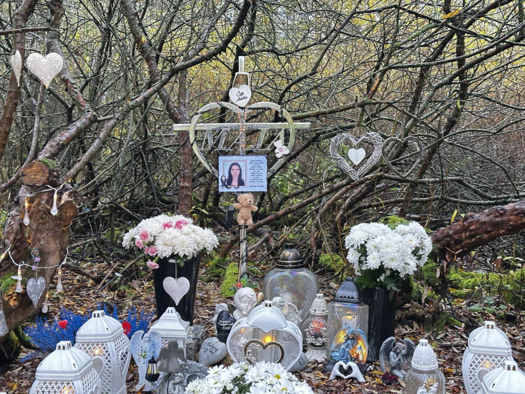 Mama cierpi po stracie Mai. Codziennie odwiedza miejsce znalezienia zwłok. Co powiedziałaby mordercy córki?