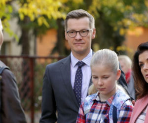 M jak miłość, odcinek 1492: Piotrek (Marcin Mroczek), Kinga (Katarzyna Cichopek) , Lenka (Marysia Głowacka)