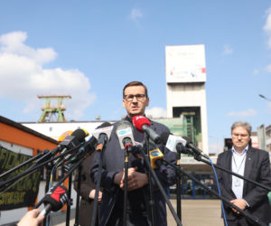 Premier Mateusz Morawiecki przed kopalnią w Zofiówce [GALERIA]