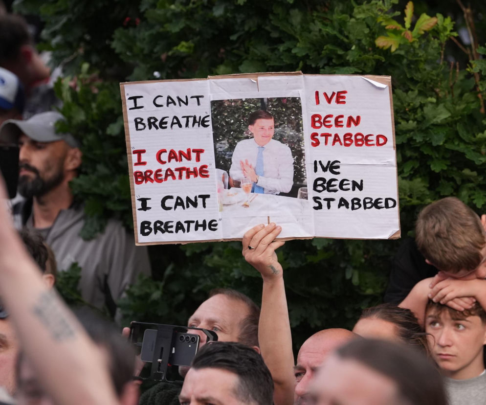 Polski student zginął ugodzony nożem. Policjanci nie wierzyli, że jest ranny i go skuli