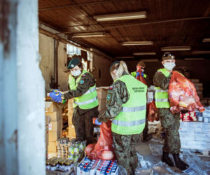 Żołnierze z  3. Podkarpackiej Brygady OT dostarczyli 15 ton żywności potrzebującym