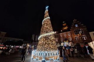 Warsztaty, kolędy, karuzela. Świąteczny jarmark na rynku w Tarnowskich Górach